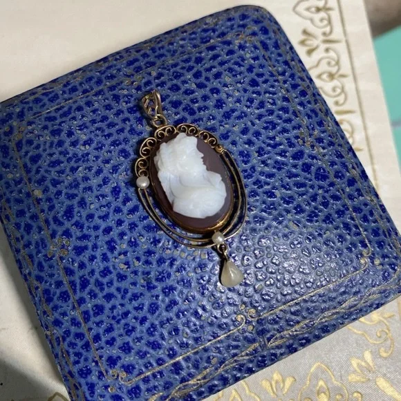 Antique 10k gold Cameo Pearl Lavalier Pendant